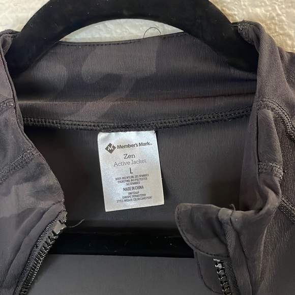 Large active jacket - Picture 3 of 6